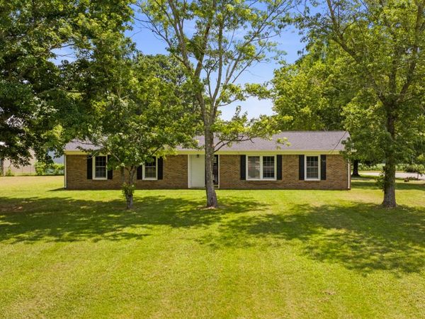 4 Park St , Fayetteville, TN 37334