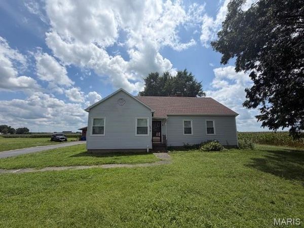 280 W Saint Louis Street , Hoyleton, IL 62803