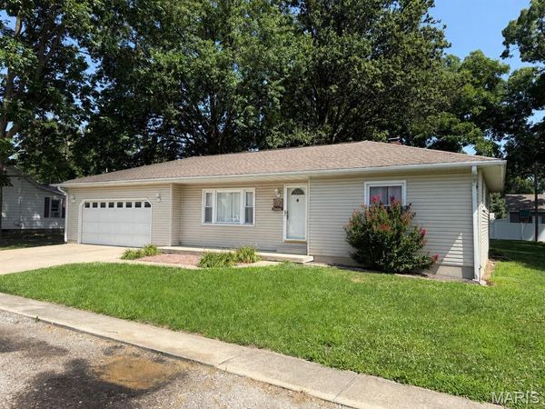 51 W Elm Street , Aviston, IL 62216