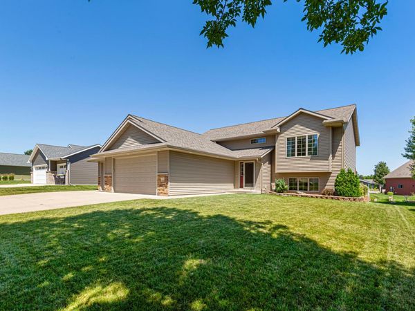 228 Creekside Drive , Eagle Lake, MN 56024