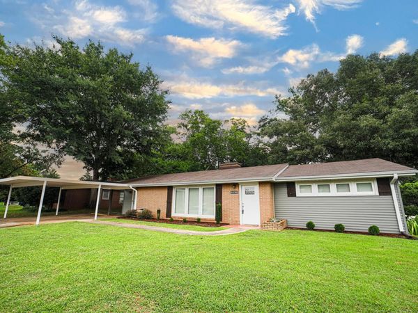 2236 McBurney Dr, Florence, AL 35630