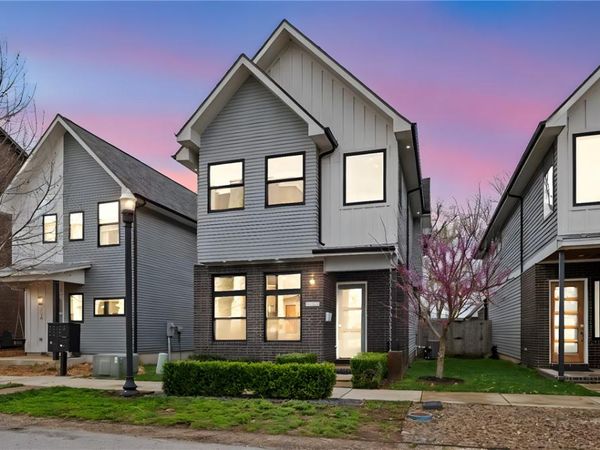 218 SE 7th Street , Bentonville, AR 72712