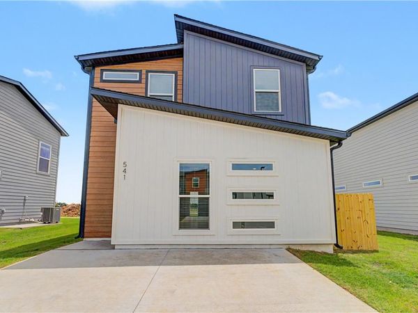 541 Solar Street , Centerton, AR 72713