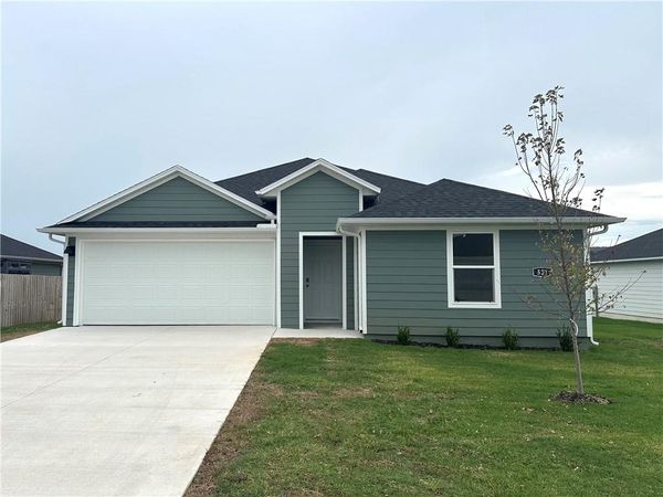 521 Riggs Street , Prairie Grove, AR 72753