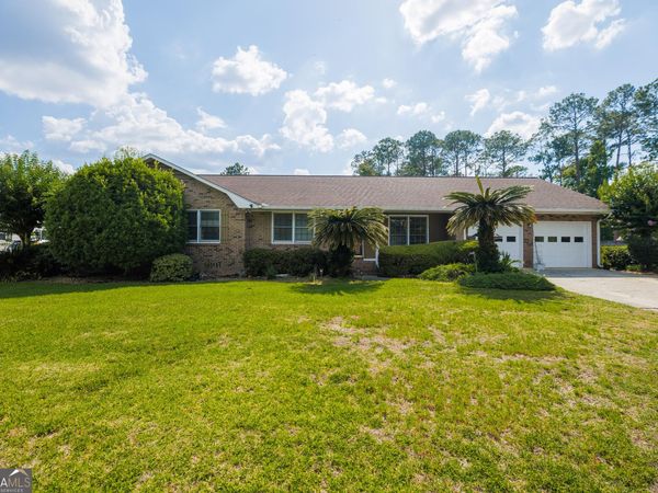 2243 Oakgrove Circle, Valdosta, GA 31602