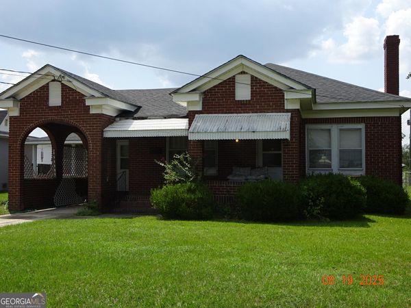 6 N Spring Street, Claxton, GA 30417