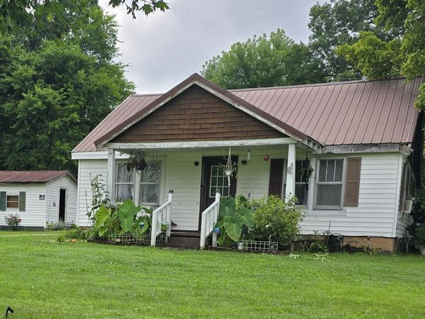 1264 Indian Creek Rd , Mc Ewen, TN 37101