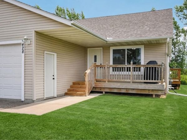428 E Cheyenne Street , Roberts, WI 54023