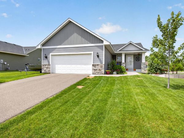 913 Moline Loop NW, Isanti, MN 55040