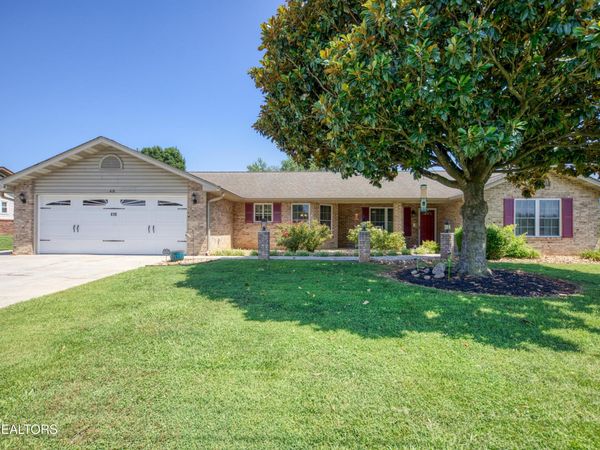 418 Woods View Circle, Kodak, TN 37764