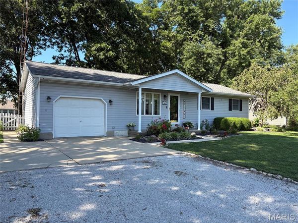 549 W Oak Street , Aviston, IL 62216