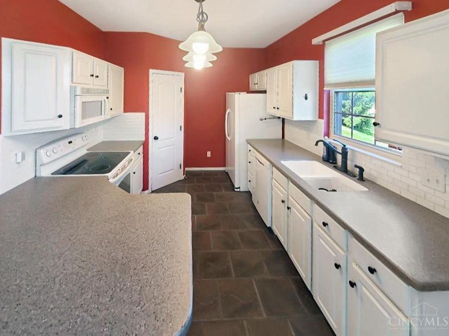7874 Gapstow Bridge, Springfield Township, OH 45231 Photo 11