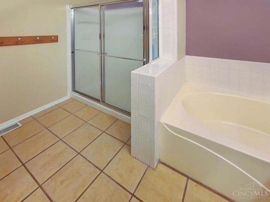 7874 Gapstow Bridge, Springfield Township, OH 45231 Photo 19