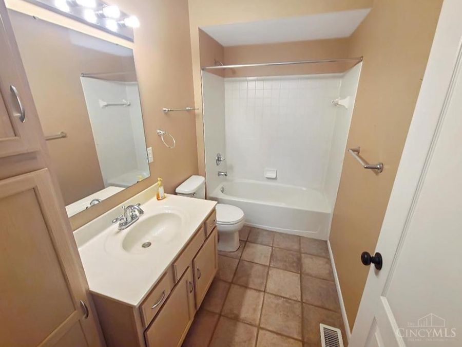 7874 Gapstow Bridge, Springfield Township, OH 45231 Photo 5