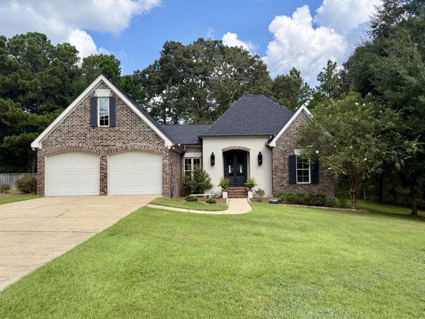 18 Peachtree Dr., Hattiesburg, MS 39402