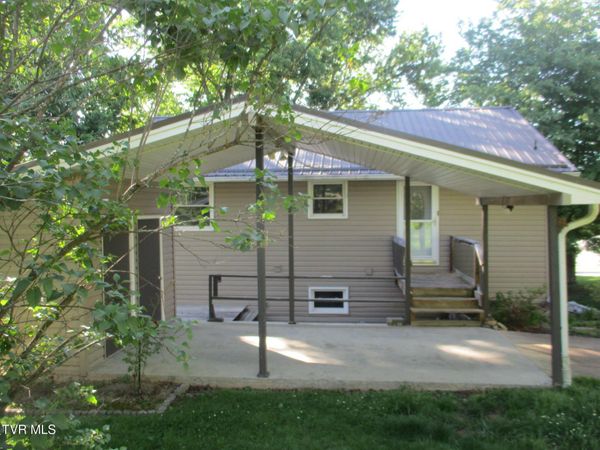 300 Lakeview Circle, Bluff City, TN 37618