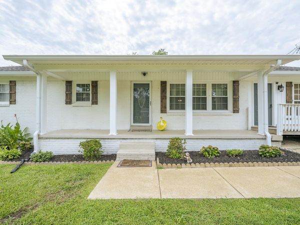 50 BLYTHE ST, Savannah, TN 38372
