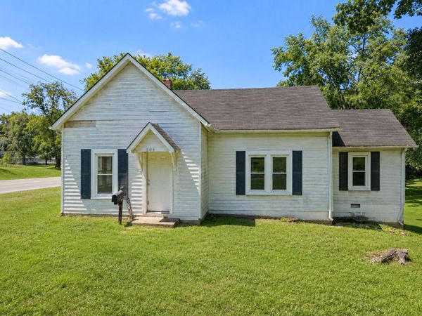 206 Freeman Ave , Dickson, TN 37055