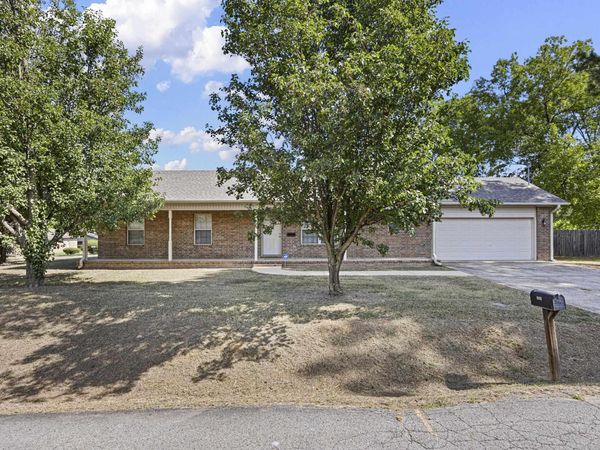 606 Rock W , Morrilton, AR 72110