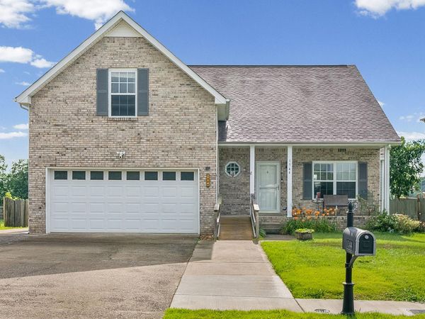 1544 Buchanon Dr , Clarksville, TN 37042