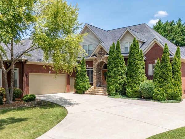1746 Burnside Drive , Maryville, TN 37801
