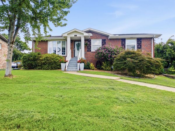 300 Weldon Dr , Hermitage, TN 37076