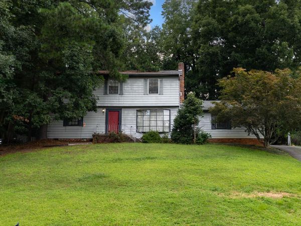 800 S Valleywood Circle, Hixson 37343