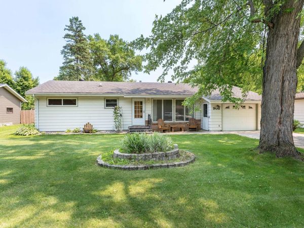 908 N 1st Avenue , Fergus Falls, MN 56537
