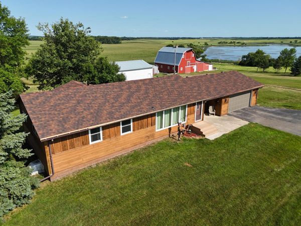 47895 165th Street , Morris, MN 56267
