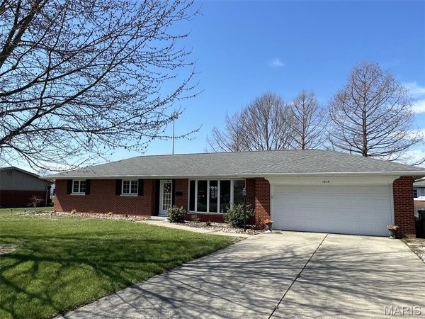 1059 N Cherry Street , Breese, IL 62230