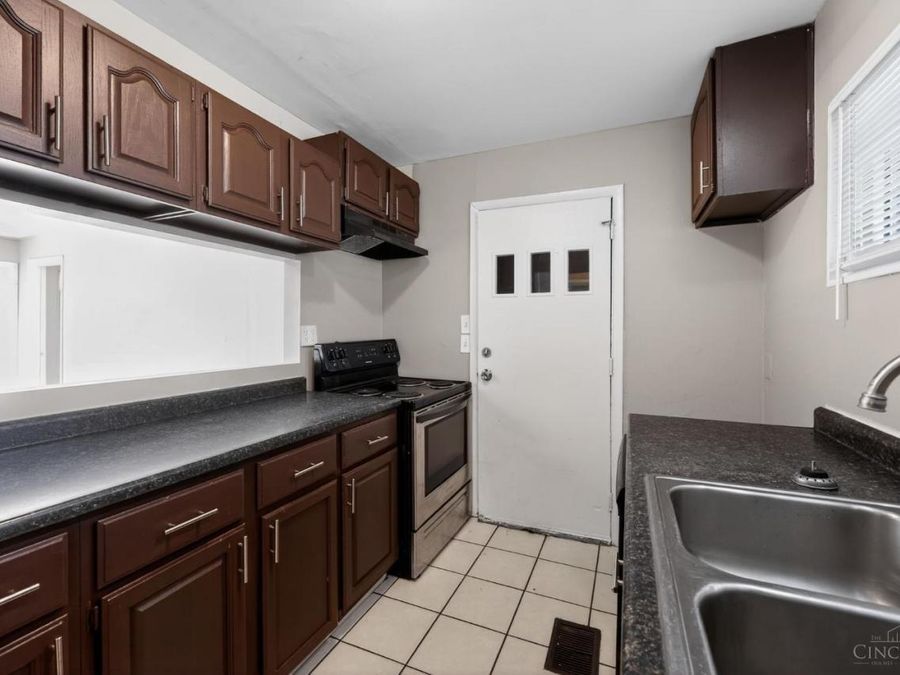 8819 Grenada Drive, Springfield Township, OH 45231 Photo 24