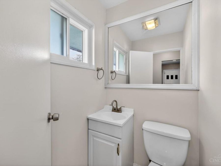 8819 Grenada Drive, Springfield Township, OH 45231 Photo 29