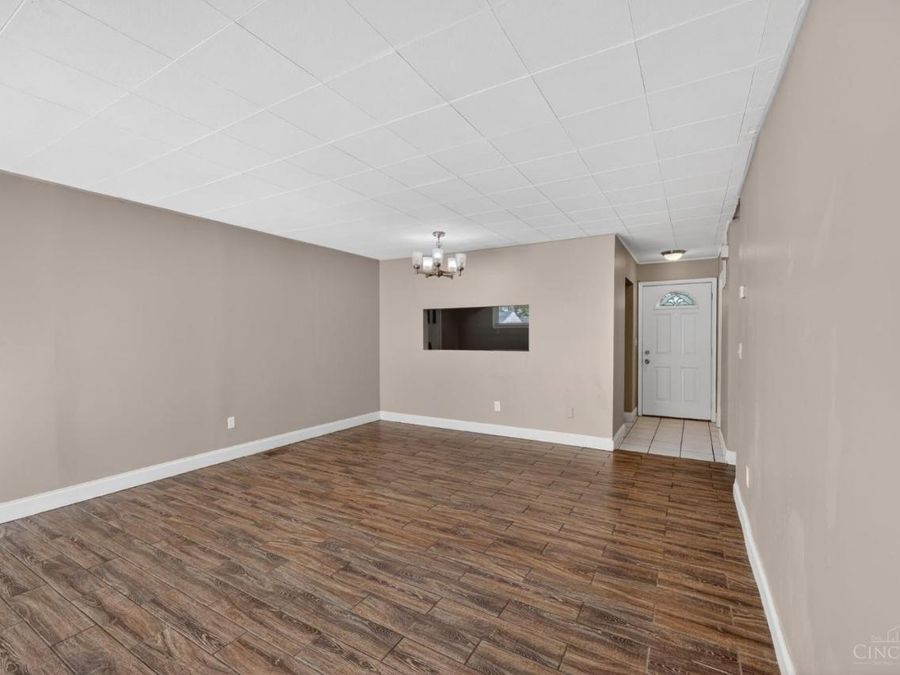 8819 Grenada Drive, Springfield Township, OH 45231 Photo 6