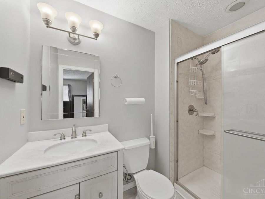 818 Clearfield Lane, Springdale, OH 45240 Photo 12