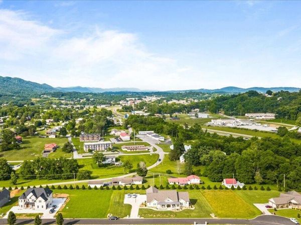 195 Grandview Lane, Jacksboro, TN 37757
