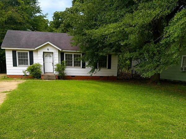 360 W Adams Avenue, Greenwood, MS 38930