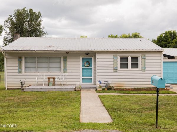 305 W Bronson St, Sparta, TN 38583