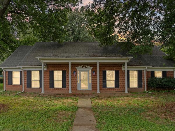 8619 CHESTERFIELD DR, Southaven, MS 38671