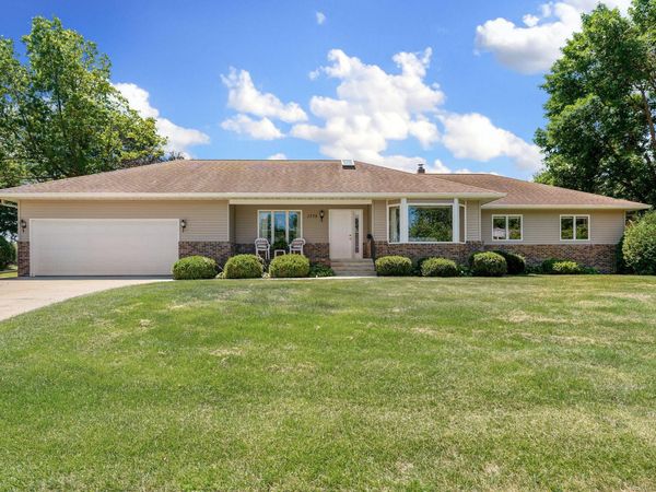1775 Greenhaven Lane NE, Owatonna, MN 55060