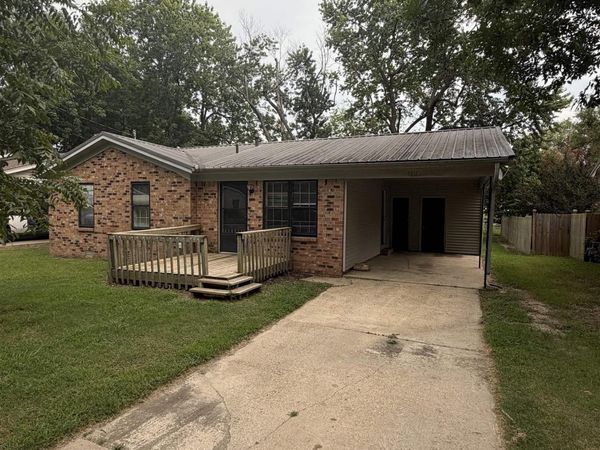 1317 6th S , Paragould, AR 72450