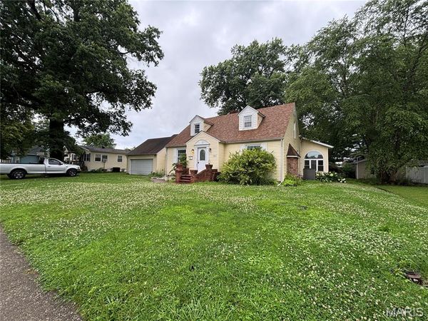 717 N Franklin Street , Staunton, IL 62088