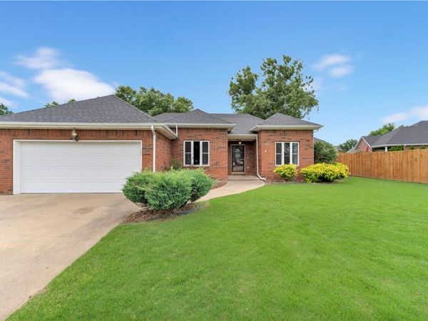 600 Primrose Avenue , Siloam Springs, AR 72761
