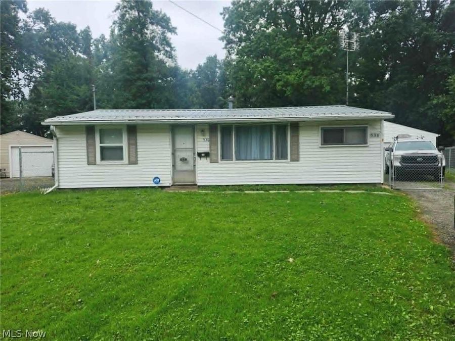 536 Oak Circle SW, Warren, OH 44485 Photo 1