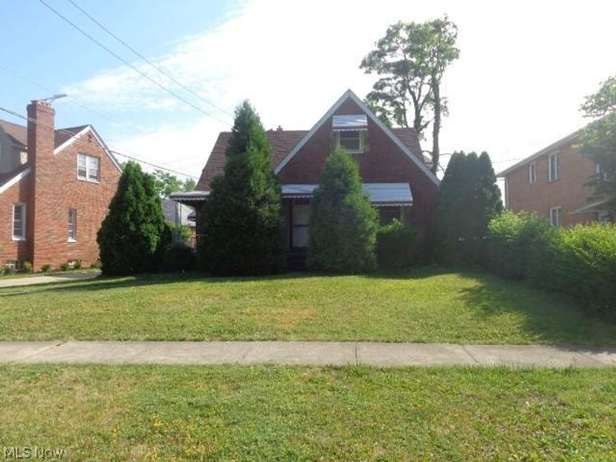 6237 Chestnut Hills Drive , Parma, OH 44129 Photo 1