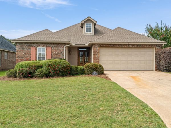 6 Beauregard Dr., Hattiesburg, MS 39402