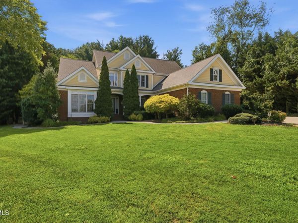 8 Fox Run Lane, Johnson City, TN 37604