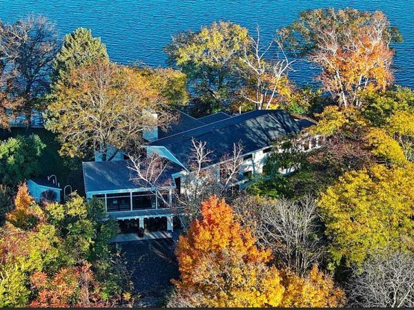 1300 Bracketts Point Road , Wayzata, MN 55391