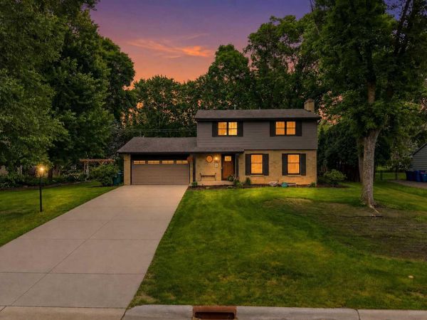 2400 Cavell Avenue N, Golden Valley, MN 55427