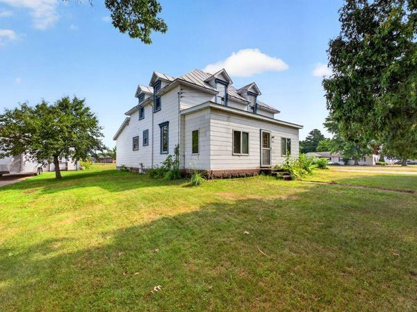 220 W Winona Avenue , Kellogg, MN 55945