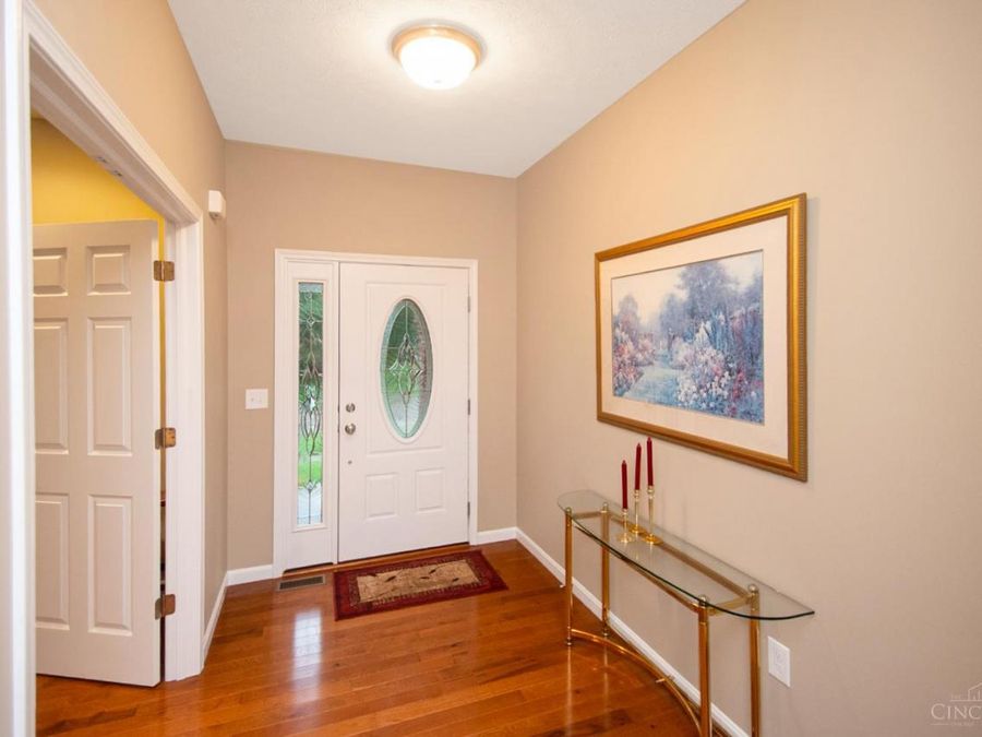 320 Huntington Drive, Hamilton Township, OH 45039 Photo 2